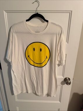 Men's White Short-Sleeve Tee with Yellow Smiley Graphic